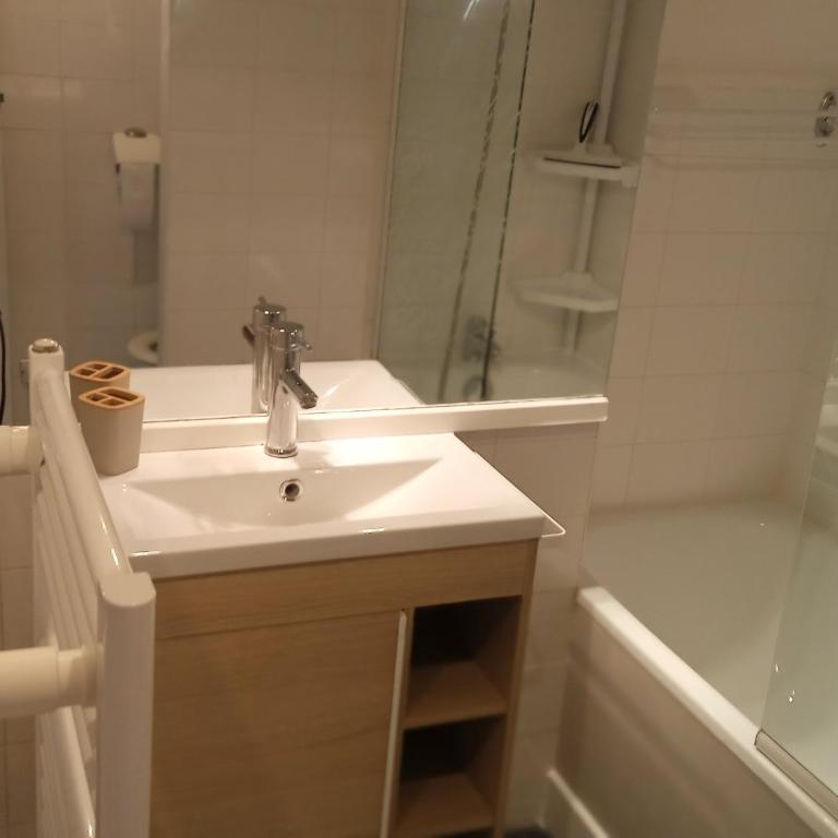 Agréable T2 plein centre parking privé - Appartement 1 Chambre - 9