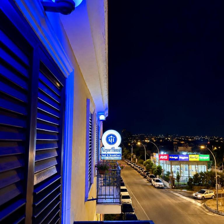 Airport House B&B - Camera Tripla Deluxe con Vista Mare - 14
