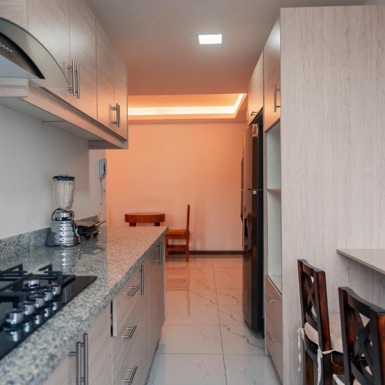 Suite moderna con vista, gym y garaje en Quito - One-Bedroom Apartment - 7
