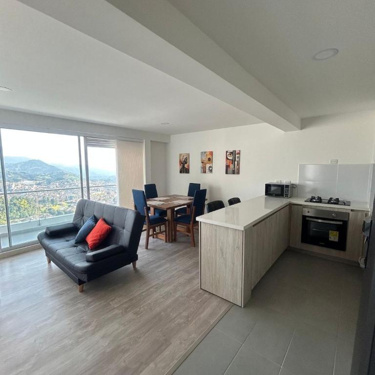 Amplio y Suntuoso - Estrato 6 - Apartamento - 1