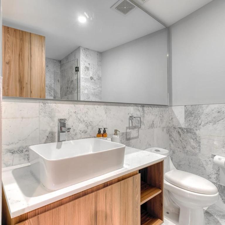 Chic 2BR in Condesa Rooftop Pool Fast WiFi - Apartment - 28