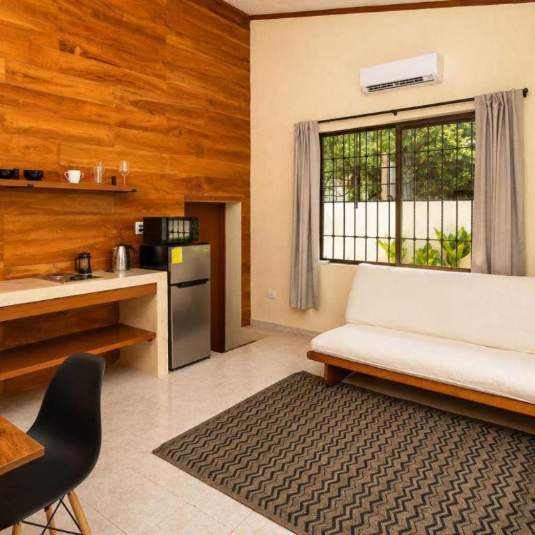 Bright & Spacious Ground Floor Suite Casa Jurel - Apartment - 1