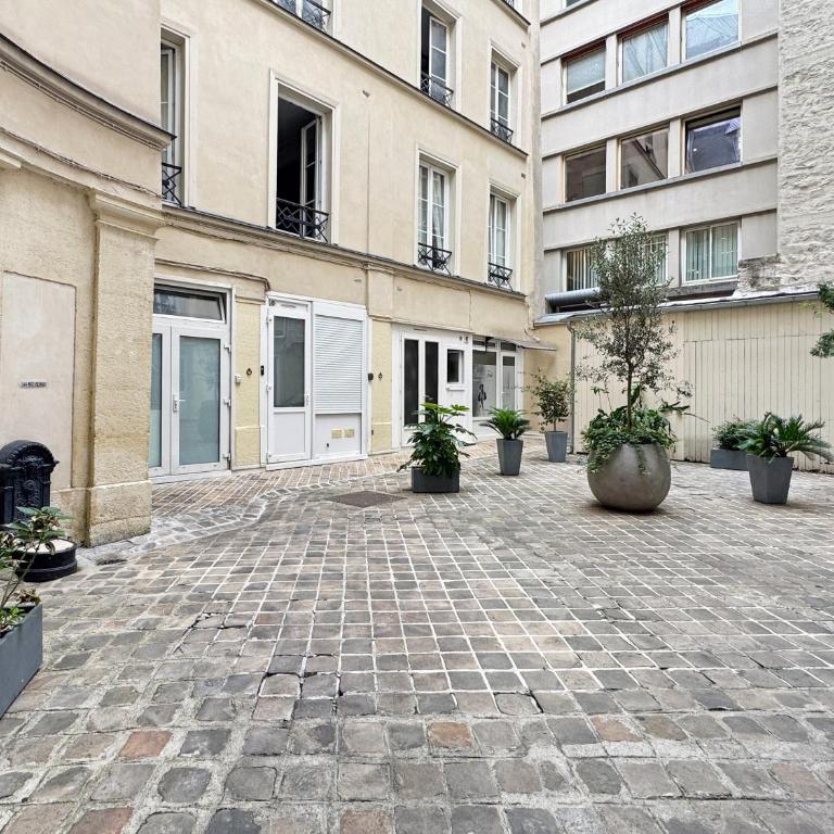 Studio 18m2 - 3 min à pied des Champs et metro - Apartment - Ground Floor - 17