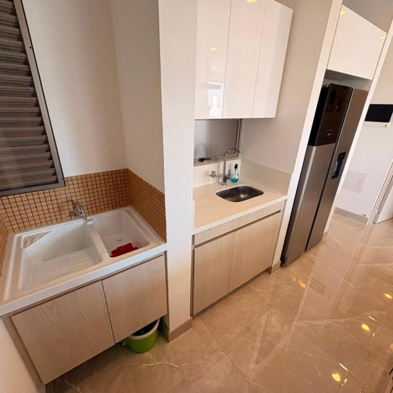 Amplio Apartamento Con Balcón - Apartamento de 3 dormitorios - 11