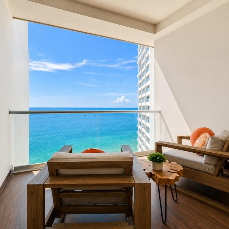 Chic Oceanfront Studio Loft Unique Art and Views - Apartamento - 4