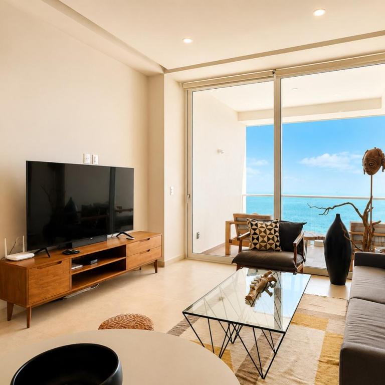 Chic Oceanfront Studio Loft Unique Art and Views - Apartamento - 18
