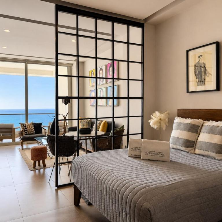 Chic Oceanfront Studio Loft Unique Art and Views - Apartamento - 19