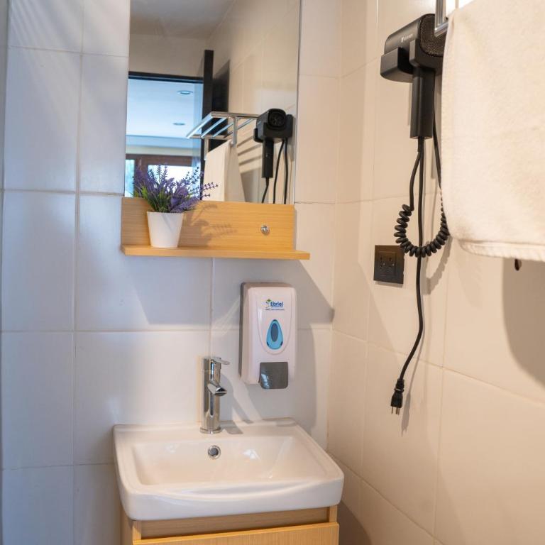 Posada Miraflores - Standard Quadruple Room - 10