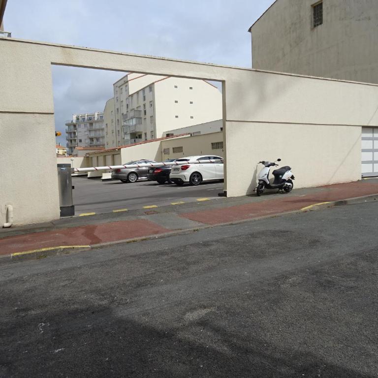 Appartement T3 rénové face à la mer avec garage et WIFI - Two-Bedroom Apartment - 21