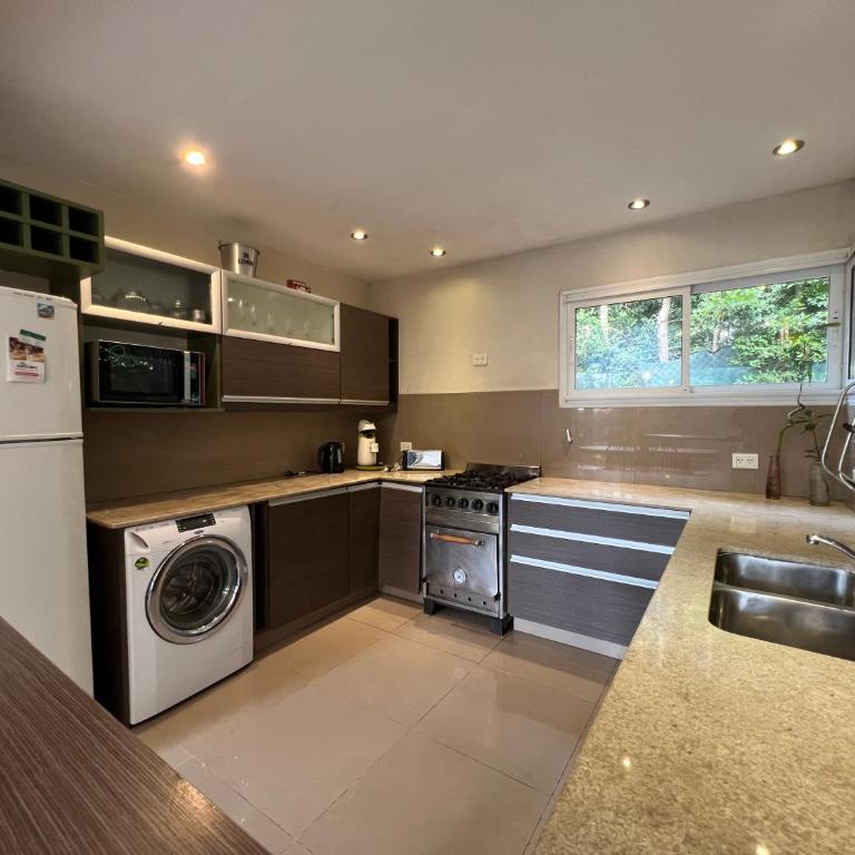 Casa moderna en Valeria del Mar - Three-Bedroom House - 20