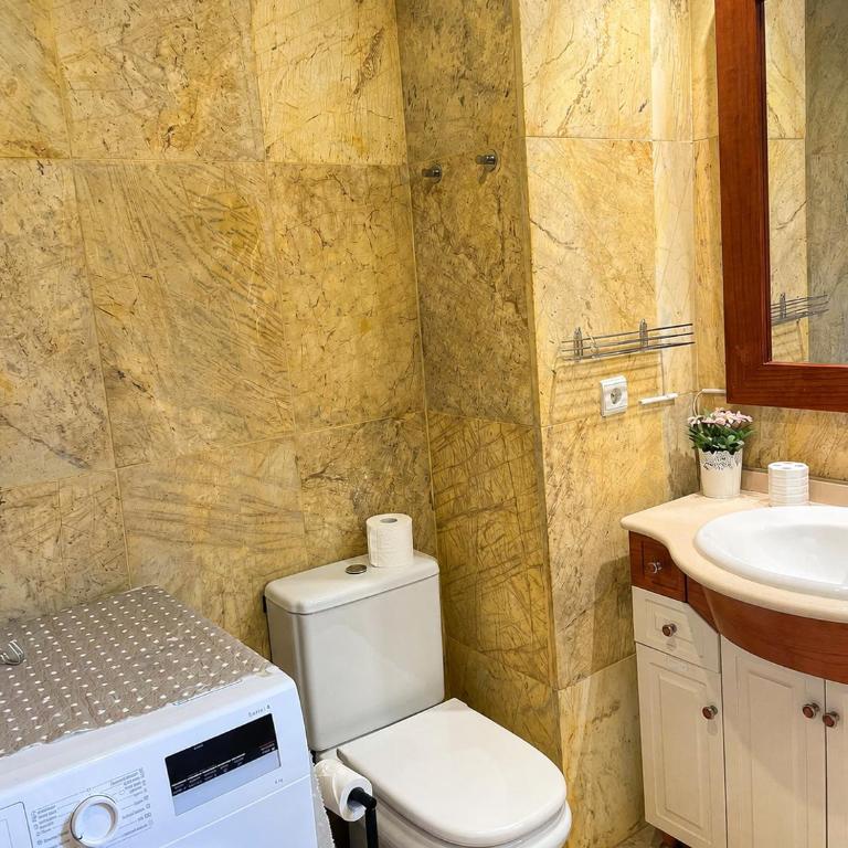 Spacious 3-Bedroom Apartment with Padel and Free Parking - Apartment mit 3 Schlafzimmern - 11