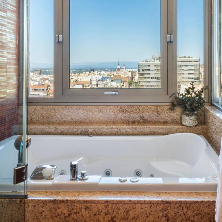 Meliá Madrid Princesa - The Level Junior Suite Panoramic View Connected - 4