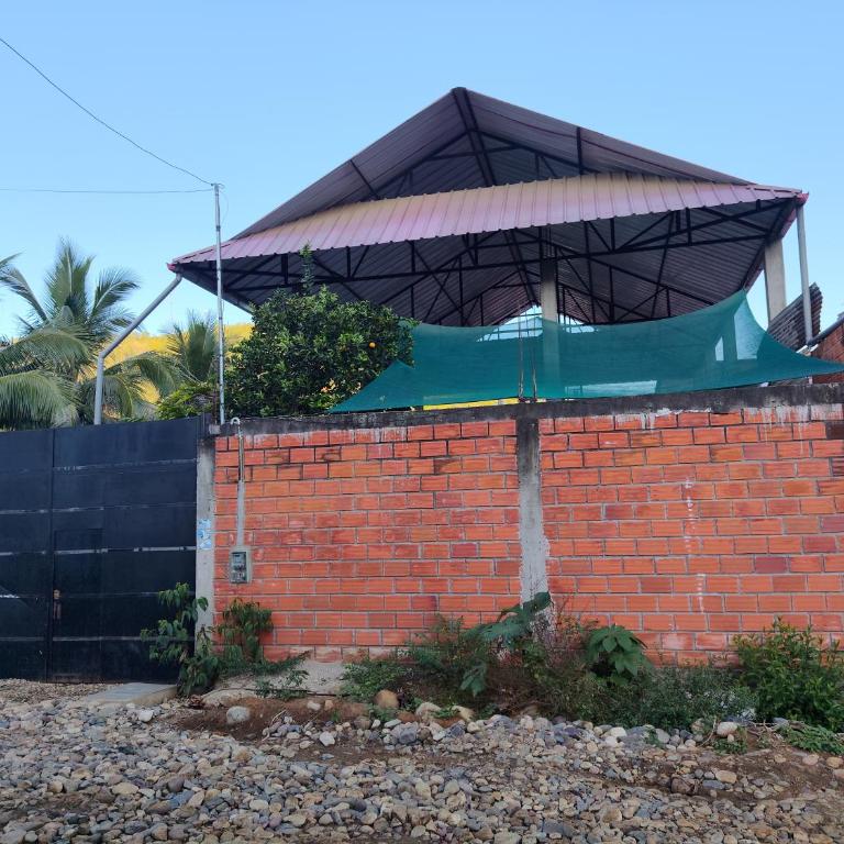 E&R House - Three-Bedroom House - 1