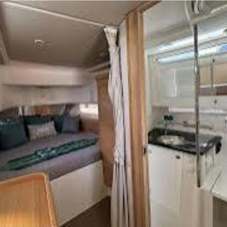Dormir et se promener à bord d'un bateau - Mobile Home - 1