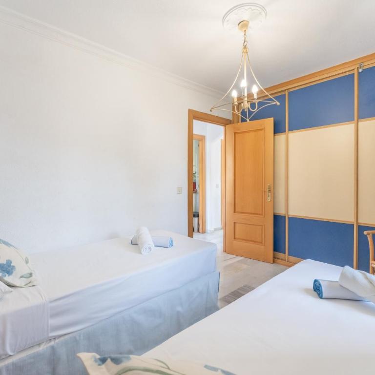 Coastal 2‑Bed Retreat Filled with Spanish Charm - Pass the Keys - Apartamento - 10