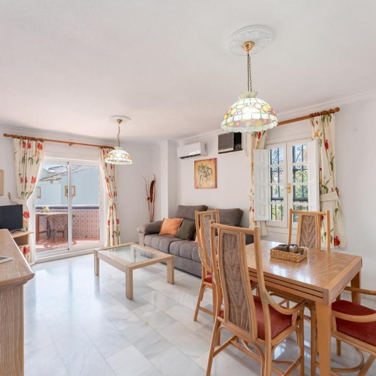 Coastal 2‑Bed Retreat Filled with Spanish Charm - Pass the Keys - Apartamento - 19