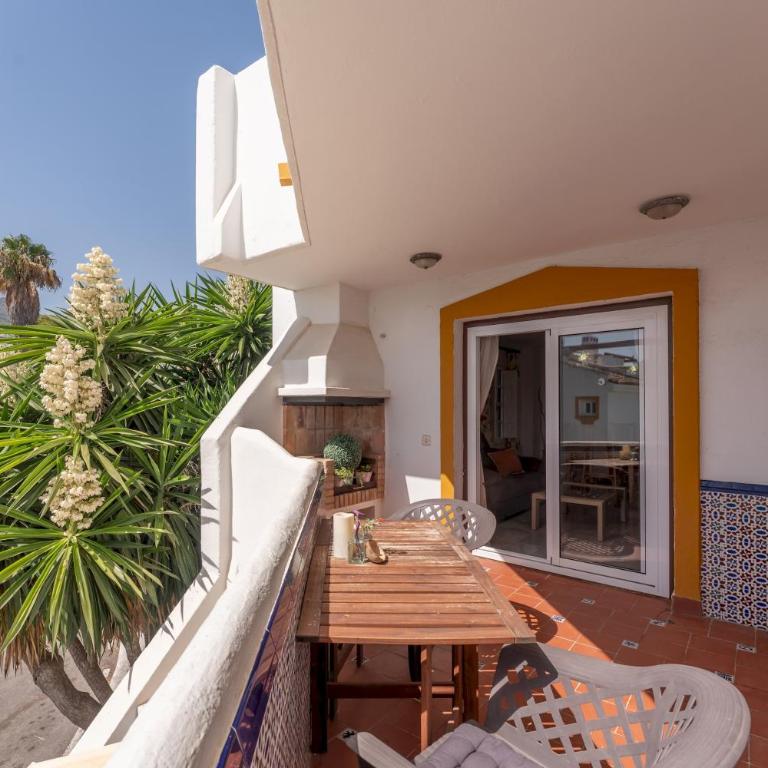 Coastal 2‑Bed Retreat Filled with Spanish Charm - Pass the Keys - Apartamento - 21