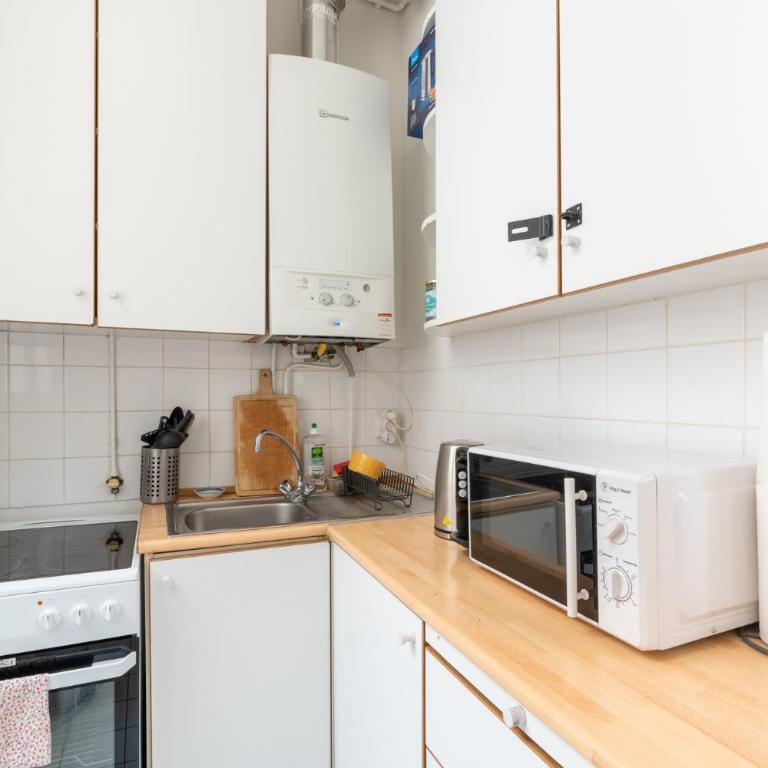 Cozy 1BDR Apartment for 4 Near Champs-Elysees - Appartement - 2