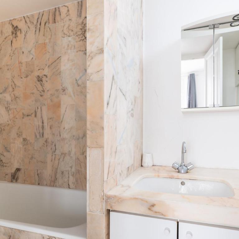 Cozy 1BDR Apartment for 4 Near Champs-Elysees - Appartement - 16