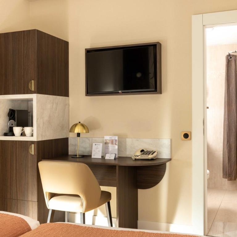 Best Western Au Trocadéro - Chambre Lits Jumeaux Confort avec Barres d’Appui - Accessible aux Personnes à Mobilité Réduite - 2