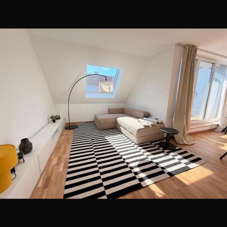 Sonnige möblierte 3-Zimmer-Dachgeschosswohnung in München - Appartement 3 Chambres - 4