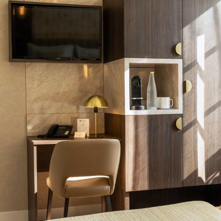 Best Western Au Trocadéro - Chambre Lits Jumeaux Confort avec Vue - 9