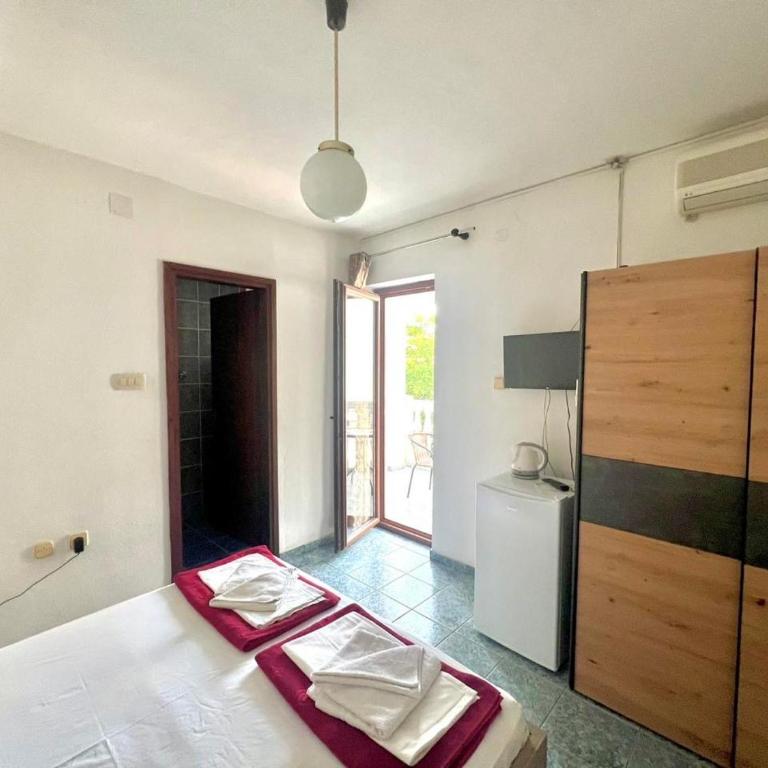 Vila More Budva - Deluks Dvokrevetna Soba sa Bračnim Krevetom - 1