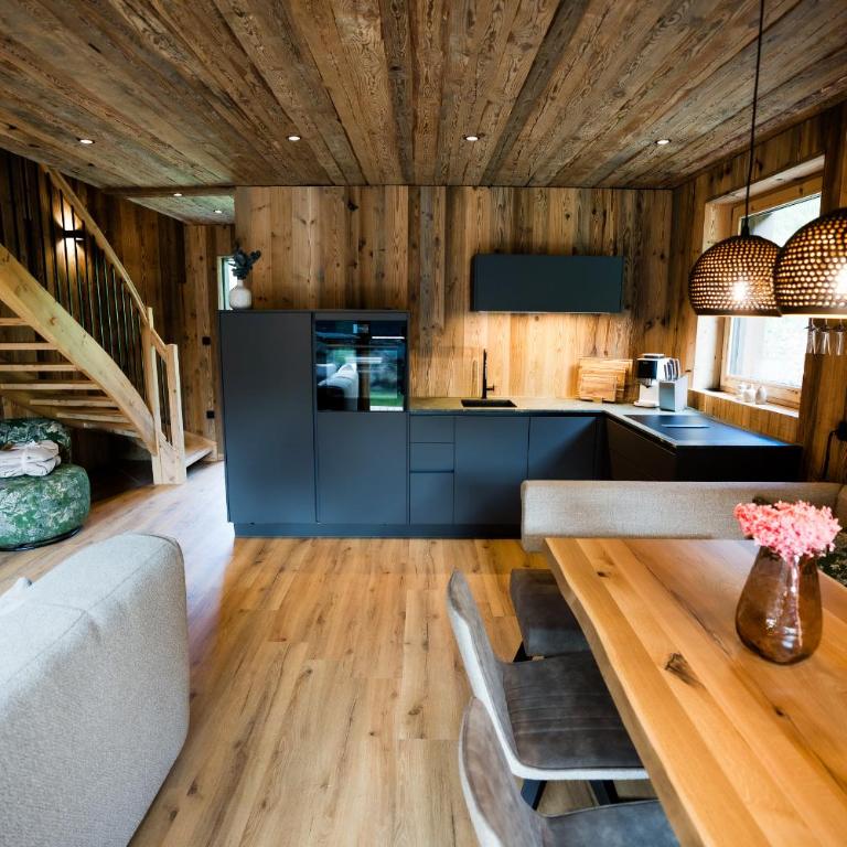 SLOW Fine Chalets, Private Dine & Spa - Chalet mit 2 Schlafzimmern - 1