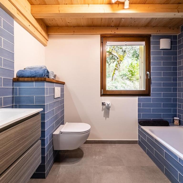 Stunning alpine retreat near Morzine Sleeps 8 - Appartement Premier 4 Chambres - 15
