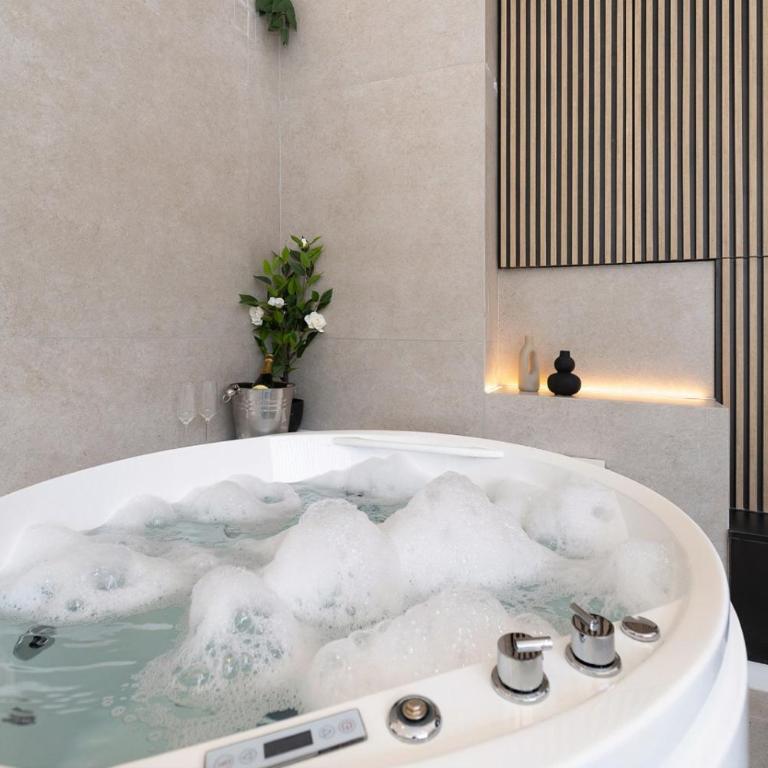 Málaga ROSE 6 Suite con Jacuzzi Privado - BY N&N LUXE PROPERTIES - Apartamento de 1 dormitorio - 16