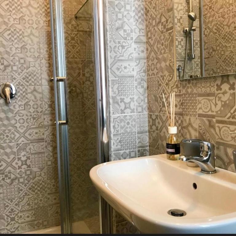 Napolide - Double Room with Private Bathroom - 4