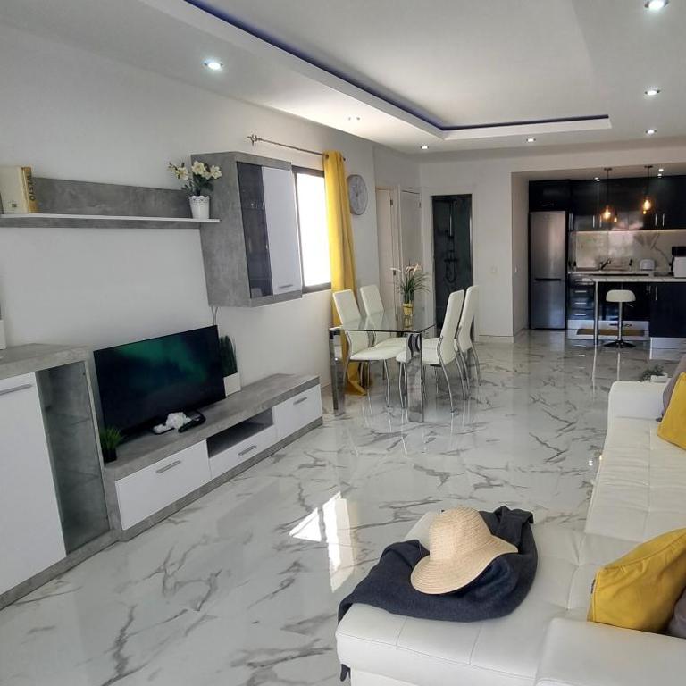 Playa Torviscas 2-Bed, 2-Bath Apartment with Pools & Jacuzzi - Apartamento de 2 dormitorios - 3