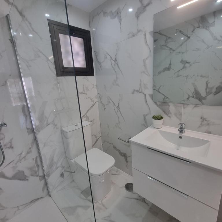 Playa Torviscas 2-Bed, 2-Bath Apartment with Pools & Jacuzzi - Apartamento de 2 dormitorios - 56