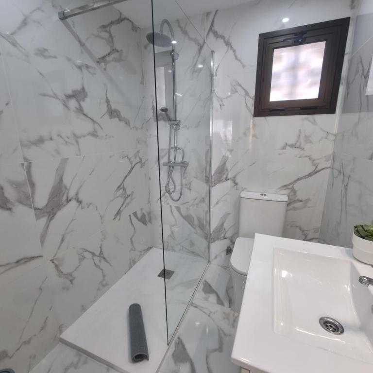 Playa Torviscas 2-Bed, 2-Bath Apartment with Pools & Jacuzzi - Apartamento de 2 dormitorios - 57
