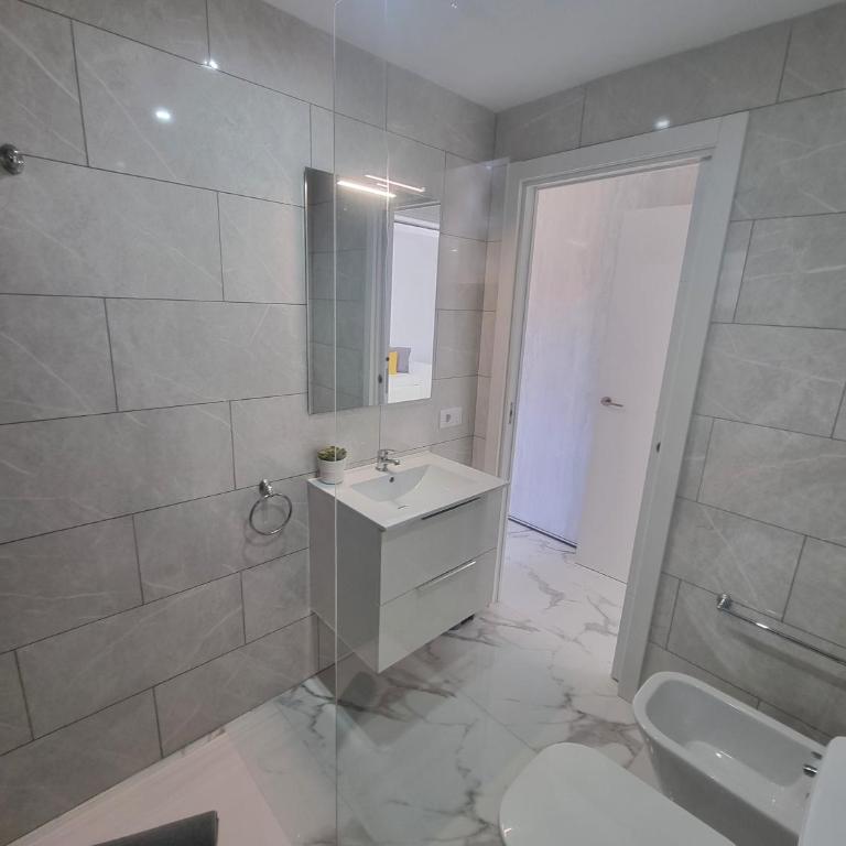 Playa Torviscas 2-Bed, 2-Bath Apartment with Pools & Jacuzzi - Apartamento de 2 dormitorios - 43
