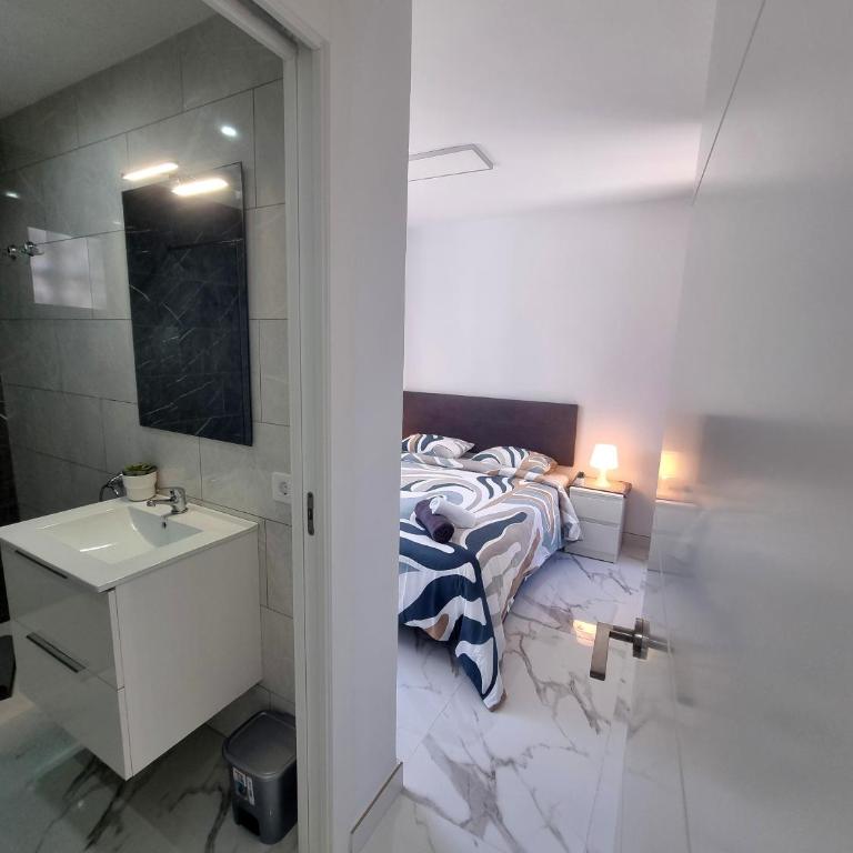 Playa Torviscas 2-Bed, 2-Bath Apartment with Pools & Jacuzzi - Apartamento de 2 dormitorios - 33
