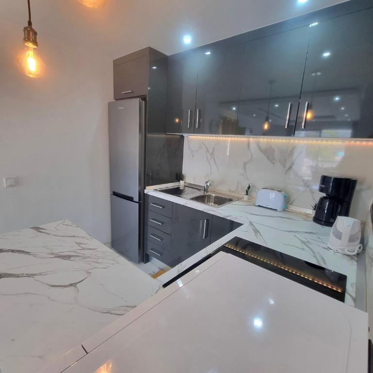 Playa Torviscas 2-Bed, 2-Bath Apartment with Pools & Jacuzzi - Apartamento de 2 dormitorios - 21
