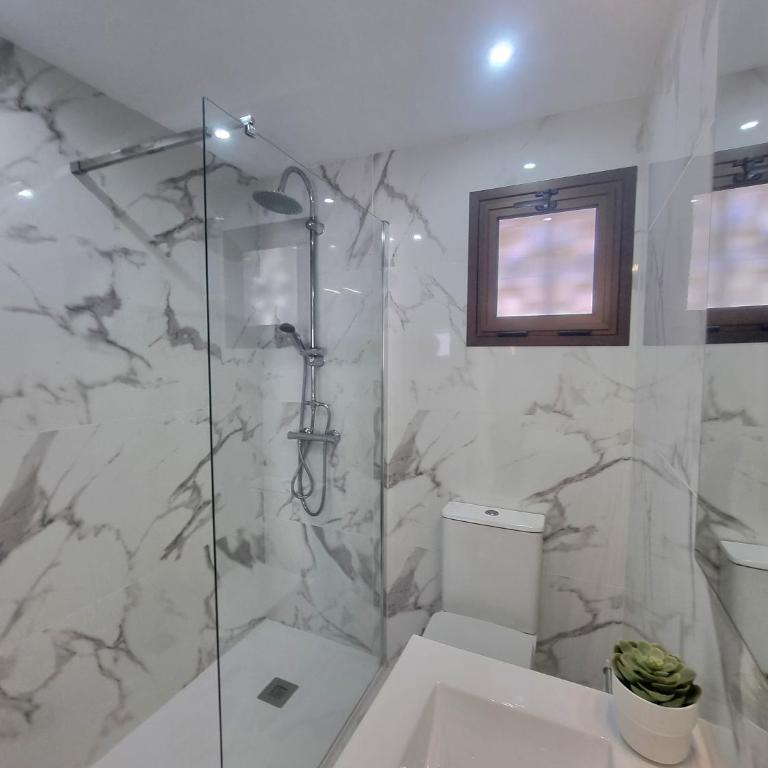 Playa Torviscas 2-Bed, 2-Bath Apartment with Pools & Jacuzzi - Apartamento de 2 dormitorios - 58