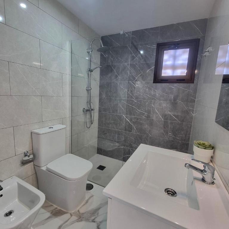 Playa Torviscas 2-Bed, 2-Bath Apartment with Pools & Jacuzzi - Apartamento de 2 dormitorios - 42