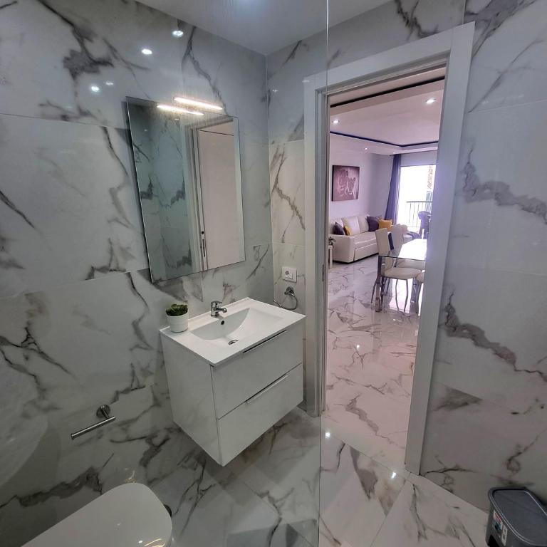 Playa Torviscas 2-Bed, 2-Bath Apartment with Pools & Jacuzzi - Apartamento de 2 dormitorios - 55