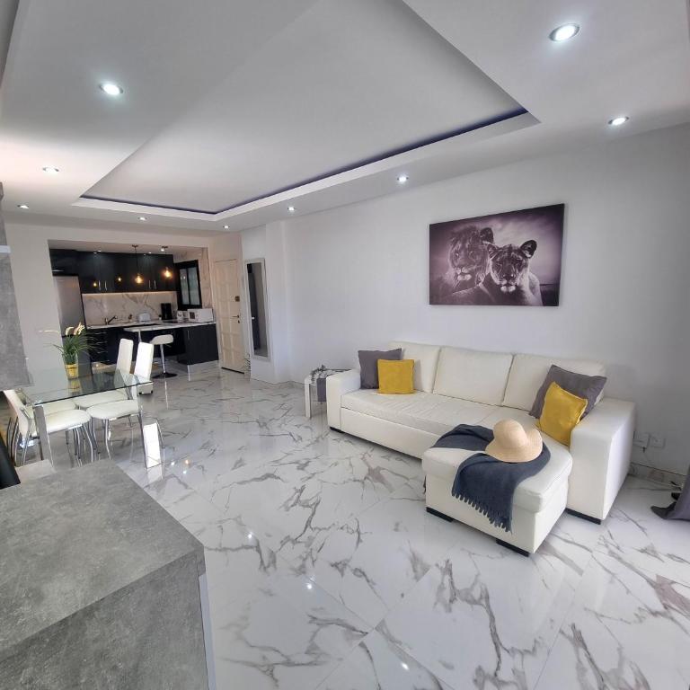 Playa Torviscas 2-Bed, 2-Bath Apartment with Pools & Jacuzzi - Apartamento de 2 dormitorios - 6