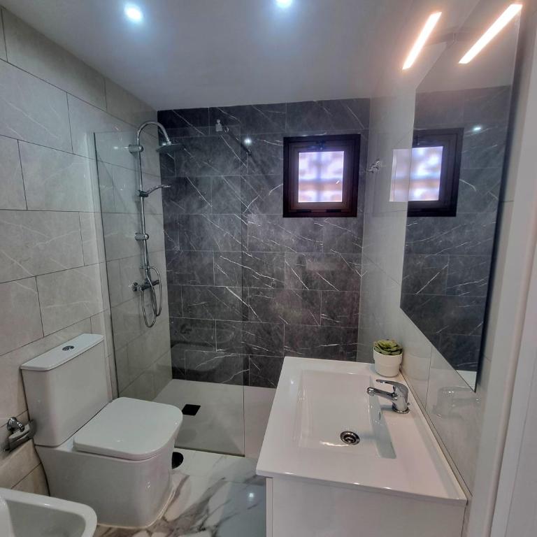 Playa Torviscas 2-Bed, 2-Bath Apartment with Pools & Jacuzzi - Apartamento de 2 dormitorios - 44