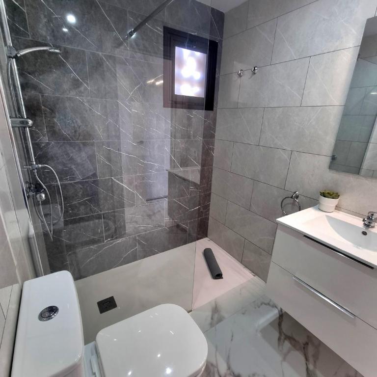 Playa Torviscas 2-Bed, 2-Bath Apartment with Pools & Jacuzzi - Apartamento de 2 dormitorios - 45