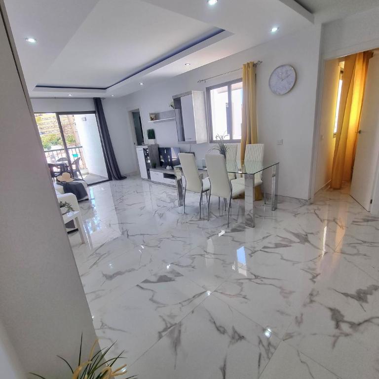 Playa Torviscas 2-Bed, 2-Bath Apartment with Pools & Jacuzzi - Apartamento de 2 dormitorios - 12