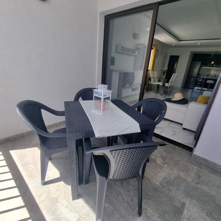 Playa Torviscas 2-Bed, 2-Bath Apartment with Pools & Jacuzzi - Apartamento de 2 dormitorios - 16