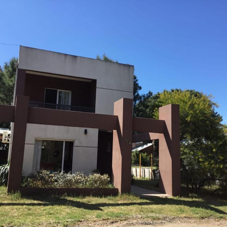 Casa 10 personas Monte Hermoso - Three-Bedroom House - 1
