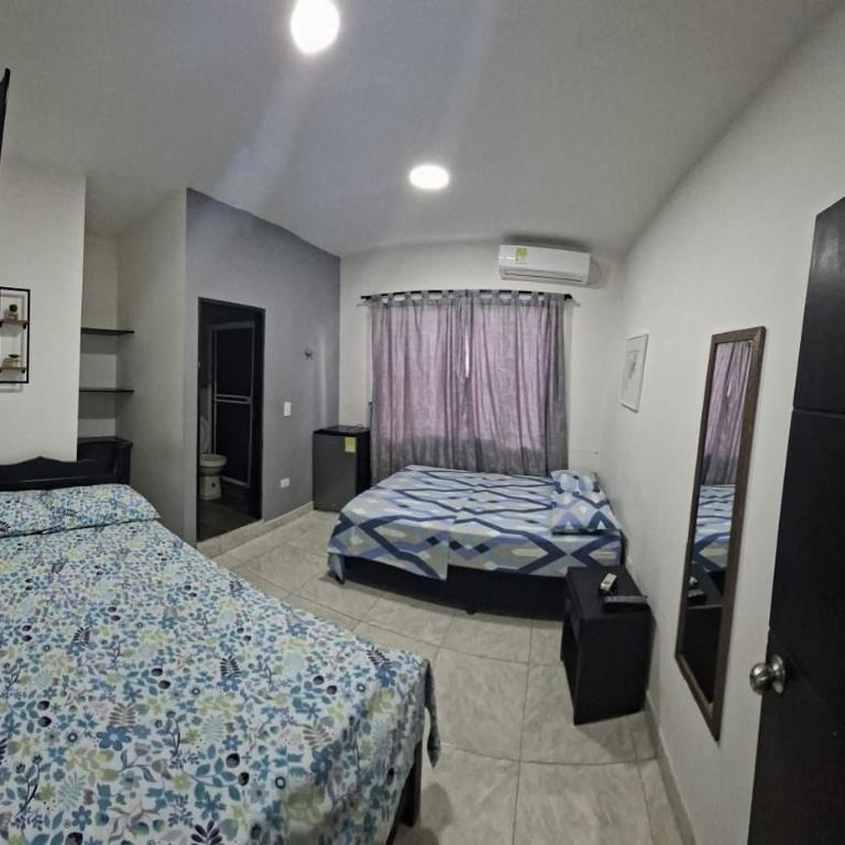 Hostal Mi Puerto - Habitación Cuádruple Clásica - 2