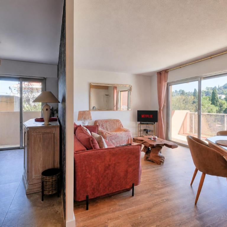 Charmant avec terrasse à 10 min de Cannes - Appartement - 11
