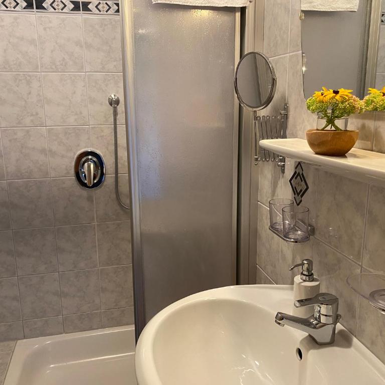 Ferienwohnung Ronacher - Two-Bedroom Apartment with Balcony - 37