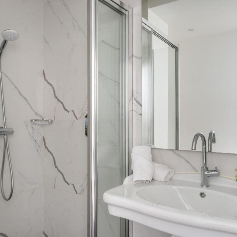 Hotel 34B - Astotel - Chambre Familiale - 2 Chambres - 8